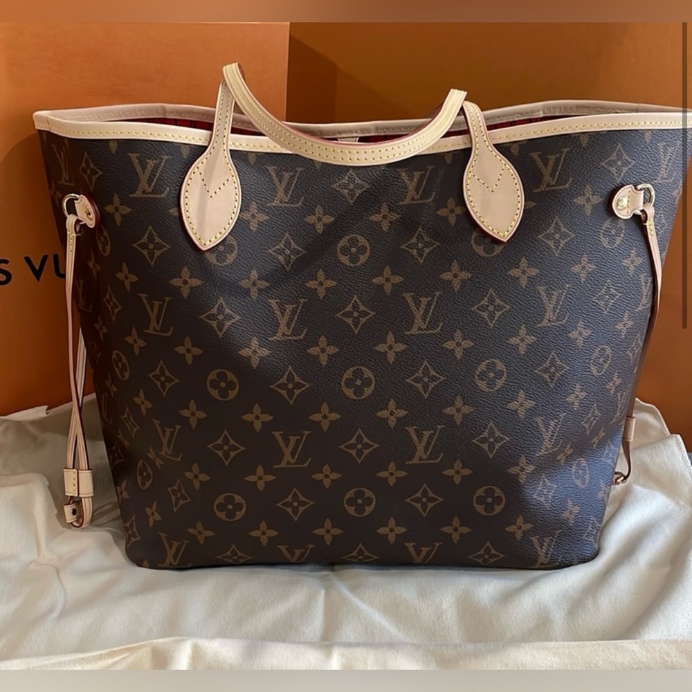 Authentic Louis Vuitton NEW Neverfull MM red cherry 🍒 cerise lining monogram bag